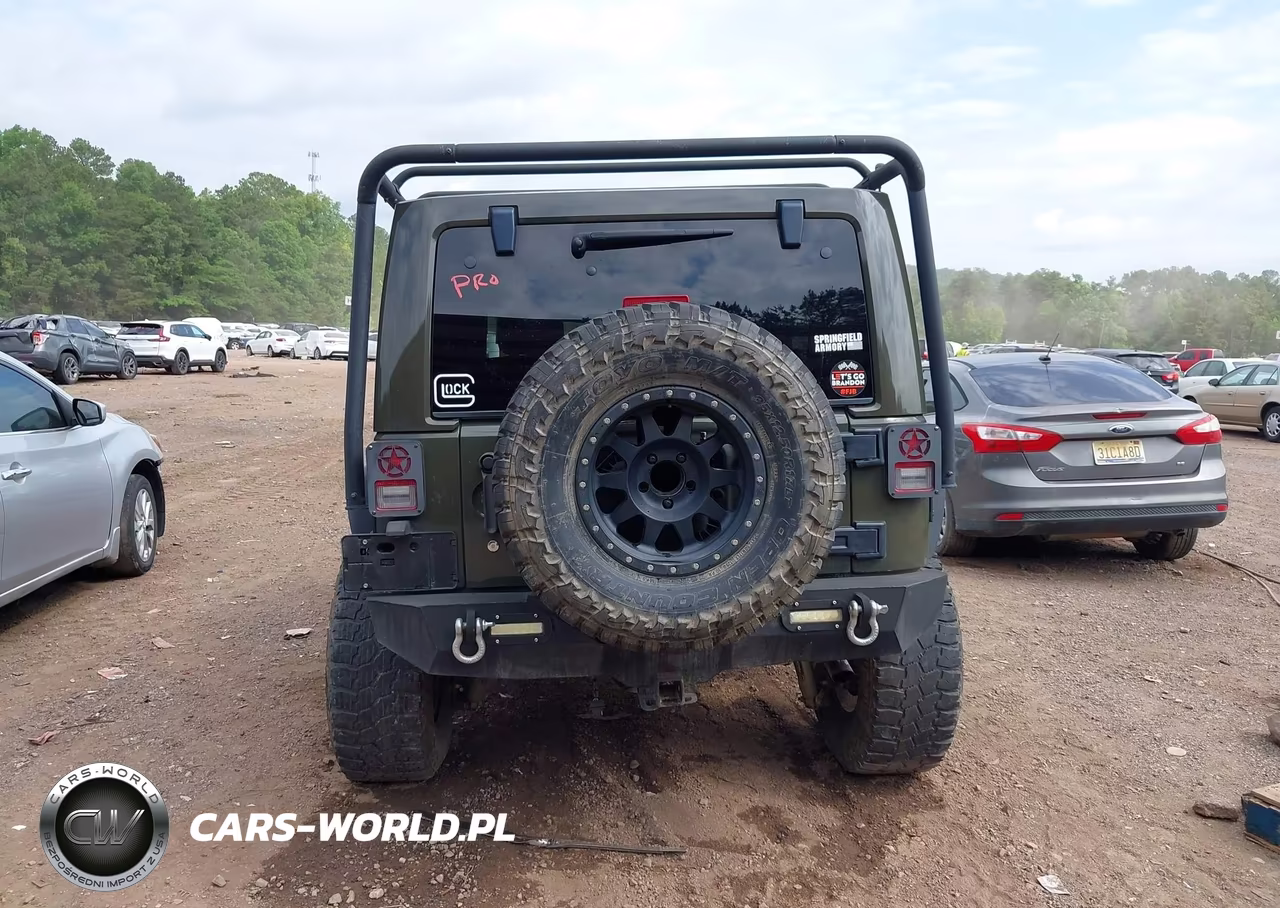2015 Jeep Wrangler Unlimited Sahara VIN:1C4BJWEG4FL576230 - 16