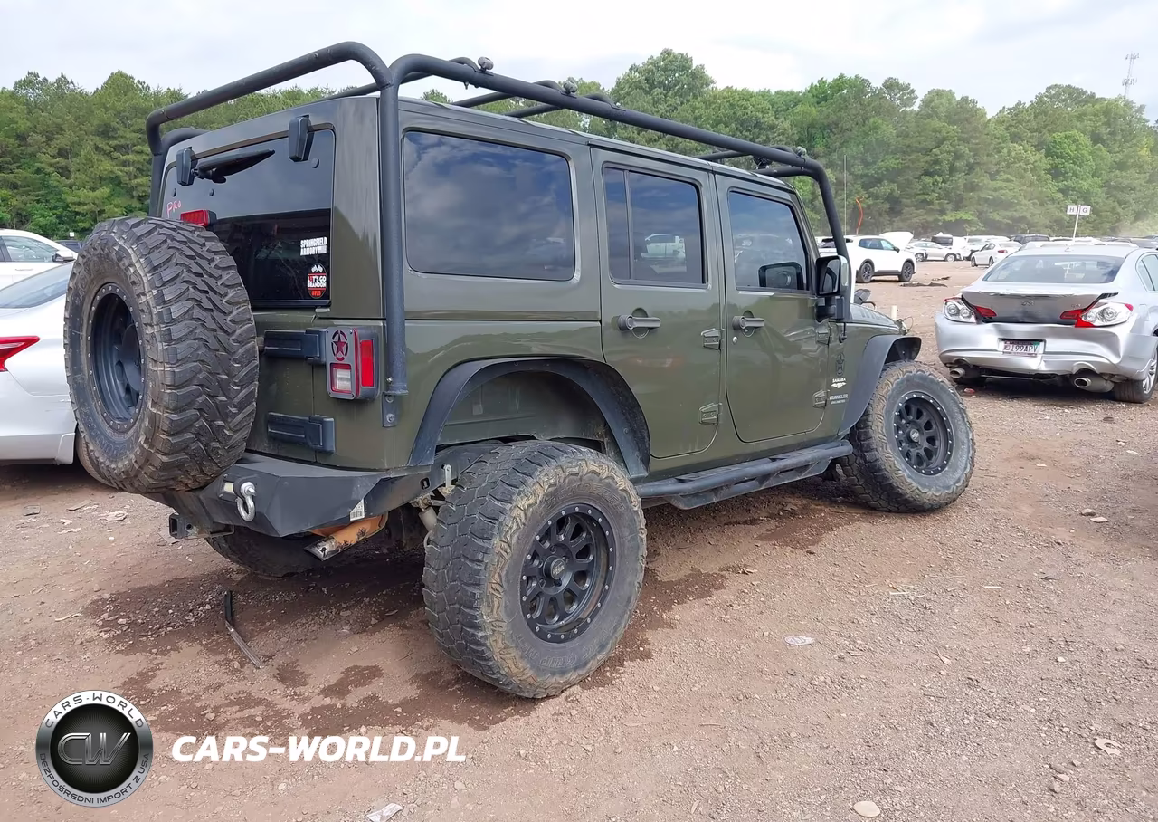 2015 Jeep Wrangler Unlimited Sahara VIN:1C4BJWEG4FL576230 - 4