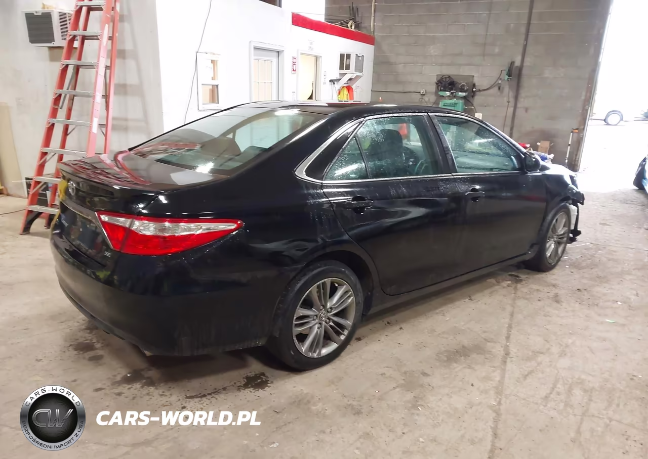 2015 Toyota Camry Se VIN:4T1BF1FK8FU934913 - 4