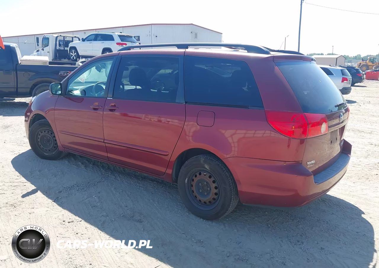 2010 Toyota Sienna Le VIN:5TDKK4CC4AS315933 - 3