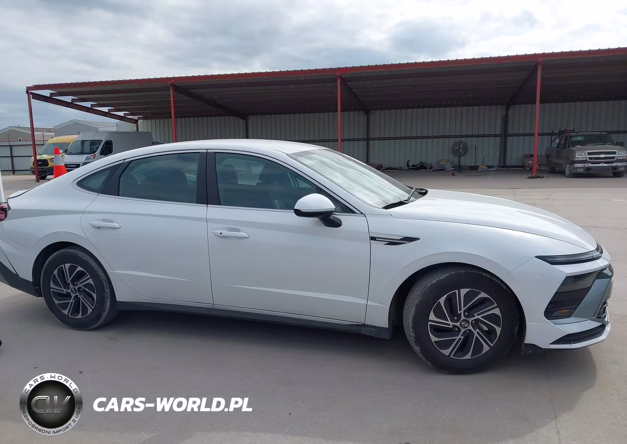 2026 Hyundai Sonata Hybrid Blue VIN:KMHL24JJ7TA156276 - 14