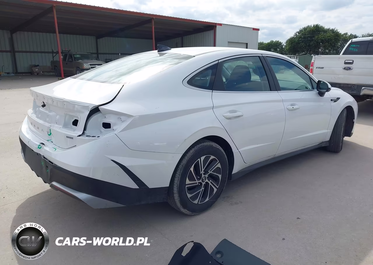 2026 Hyundai Sonata Hybrid Blue VIN:KMHL24JJ7TA156276 - 4