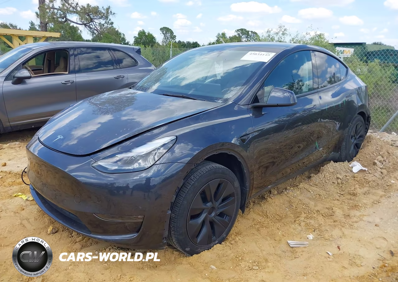 2025 Tesla Model Y Long Range Dual Motor All-Wheel Drive VIN:7SAYGDEE6SA350361 - 2