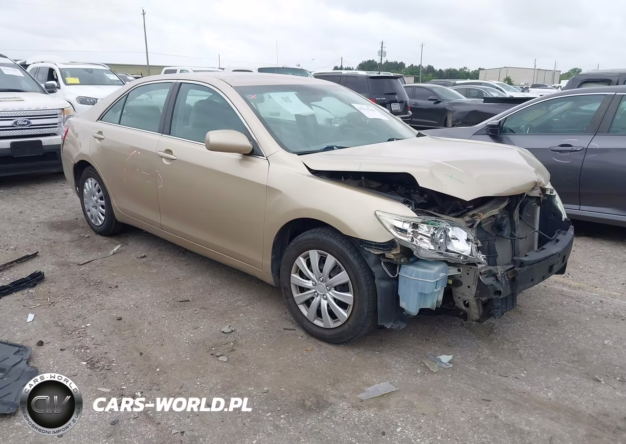 2010 Toyota Camry Le – zdjęcie 1 z 17