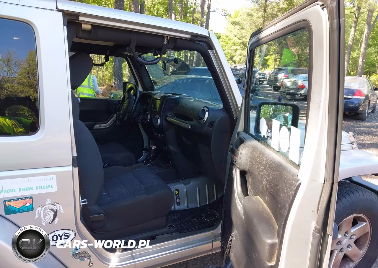 2012 Jeep Wrangler Sahara VIN:1C4GJWBG5CL283023 - 5