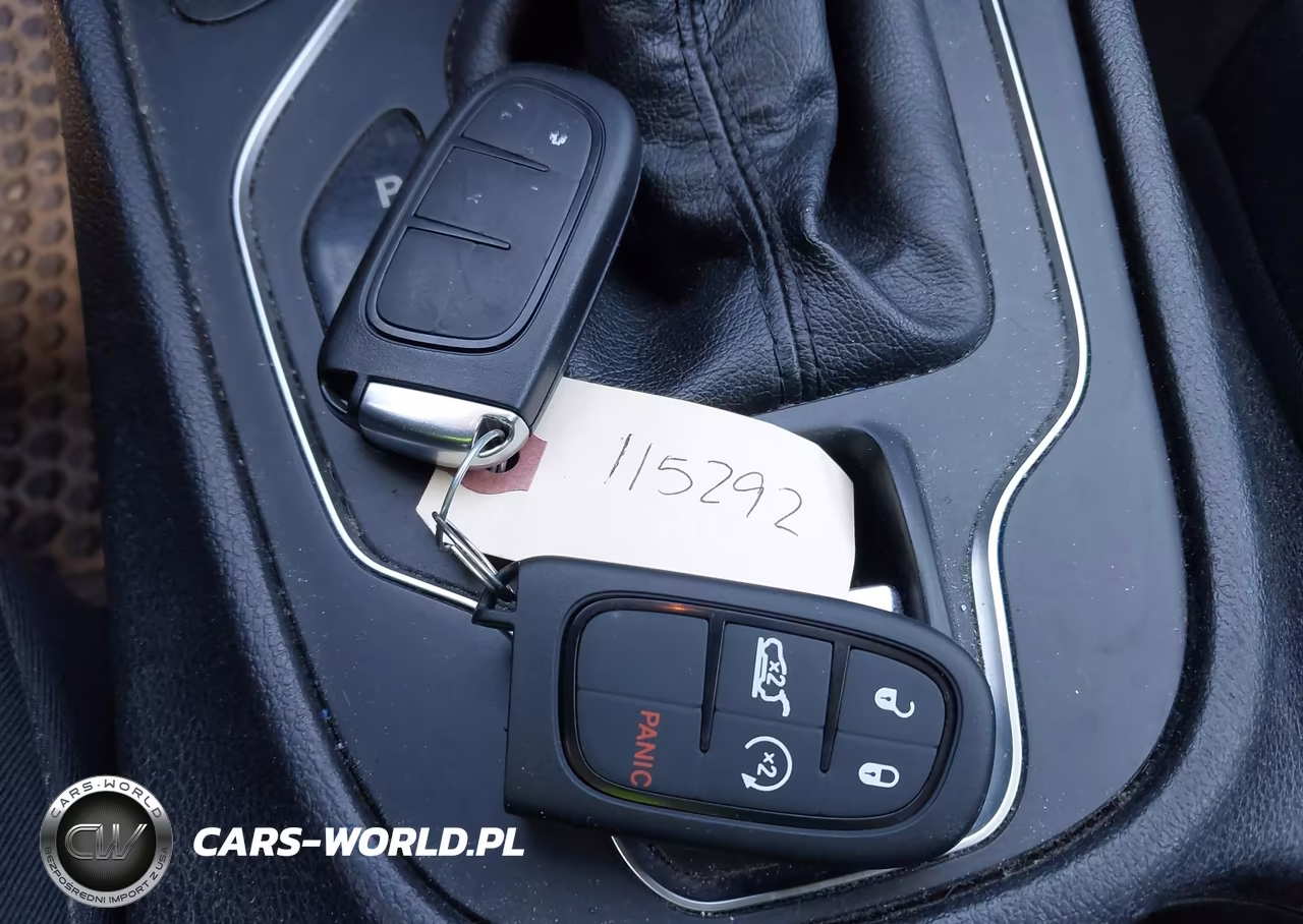 2019 Jeep Cherokee Latitude Plus 4X4 VIN:1C4PJMLB4KD269050 - 11