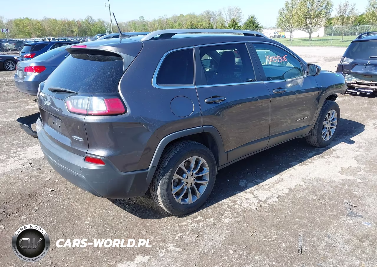2019 Jeep Cherokee Latitude Plus 4X4 VIN:1C4PJMLB4KD269050 - 4