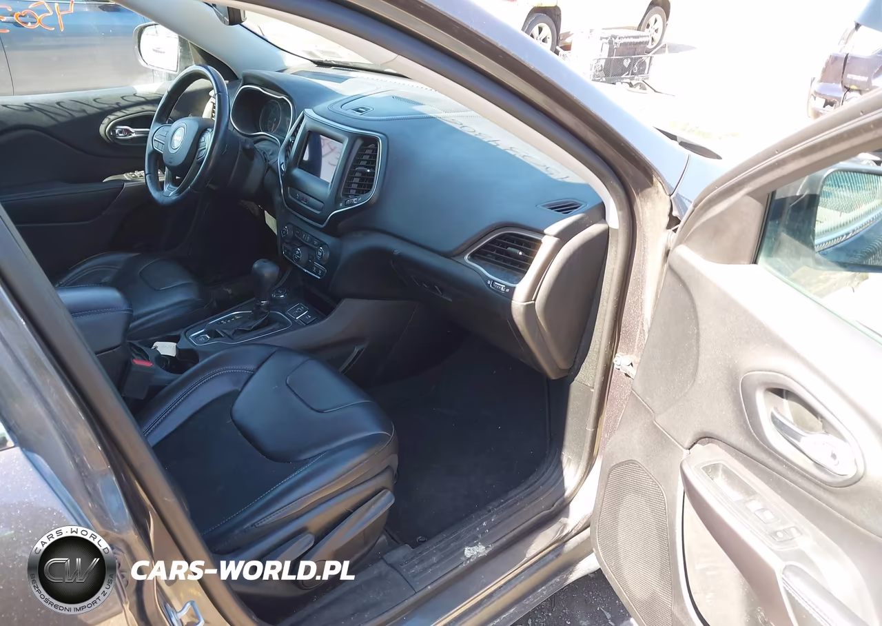 2019 Jeep Cherokee Latitude Plus 4X4 VIN:1C4PJMLB4KD269050 - 5