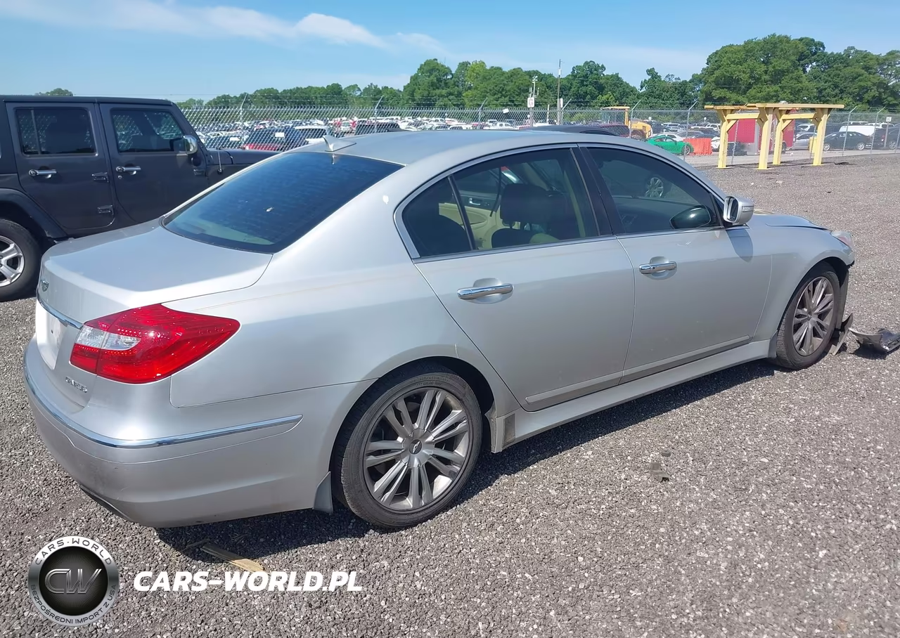 2012 Hyundai Genesis 3.8 VIN:KMHGC4DD9CU196622 - 4