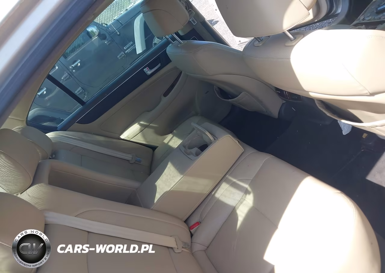 2012 Hyundai Genesis 3.8 VIN:KMHGC4DD9CU196622 - 8