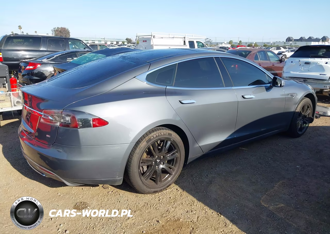 2013 Tesla Model S VIN:5YJSA1CN0DFP20439 - 4