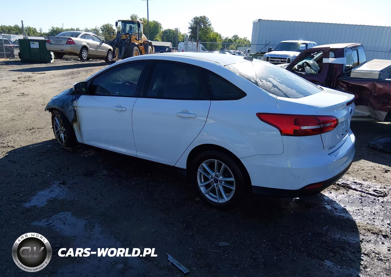 2016 Ford Focus Se VIN:1FADP3F29GL345114 - 3