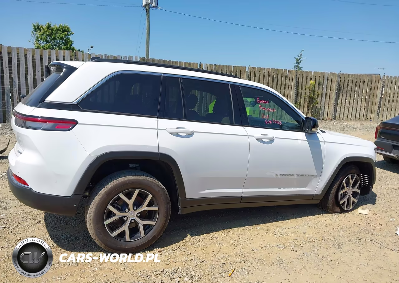 2025 Jeep Grand Cherokee Limited 4X4 VIN:1C4RJHBG8SC336820 - 14