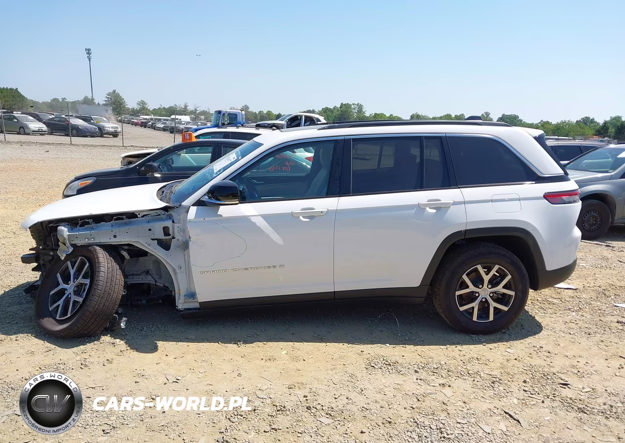 2025 Jeep Grand Cherokee Limited 4X4 VIN:1C4RJHBG8SC336820 - 15