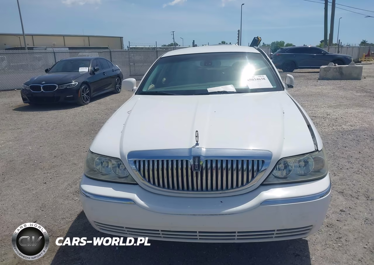 2003 Lincoln Town Car Signature VIN:1LNHM82W33Y653141 - 12