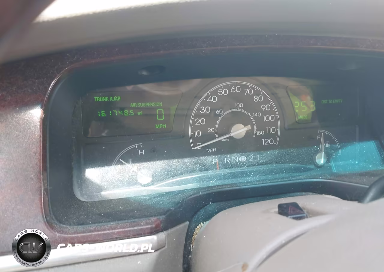 2003 Lincoln Town Car Signature VIN:1LNHM82W33Y653141 - 7