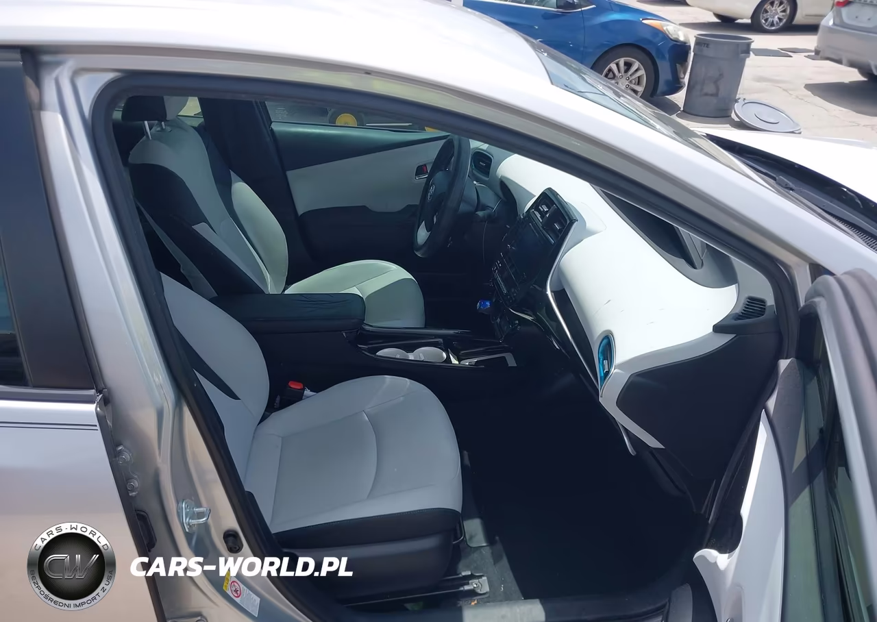 2017 Toyota Prius Four VIN:JTDKARFU1H3049495 - 5