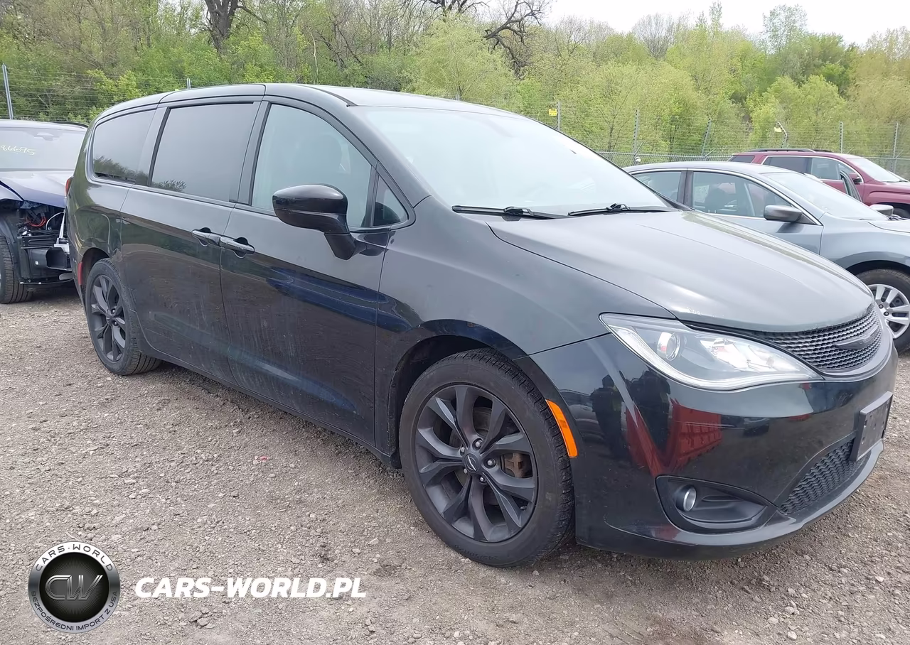 2018 Chrysler Pacifica Touring Plus
