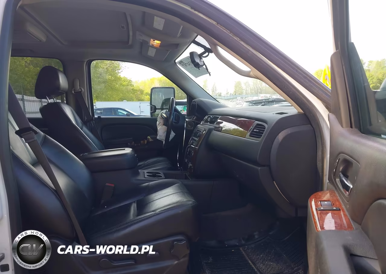 2013 Chevrolet Suburban 1500 Lt VIN:1GNSKJE79DR136621 - 5