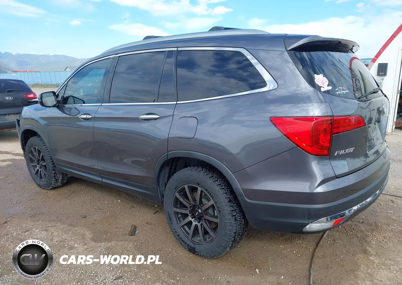 2017 Honda Pilot Touring VIN:5FNYF6H91HB022500 - 3