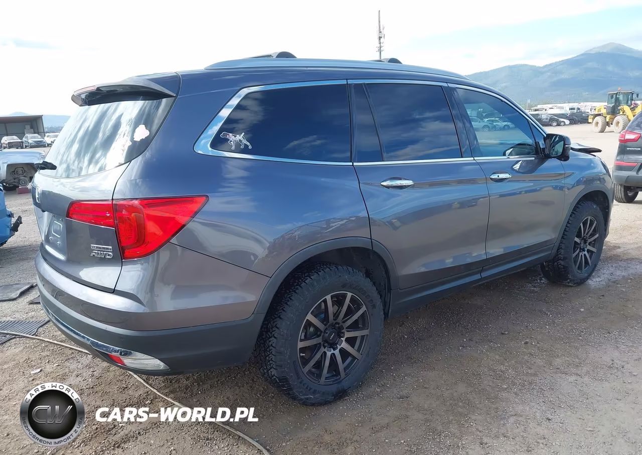 2017 Honda Pilot Touring VIN:5FNYF6H91HB022500 - 4