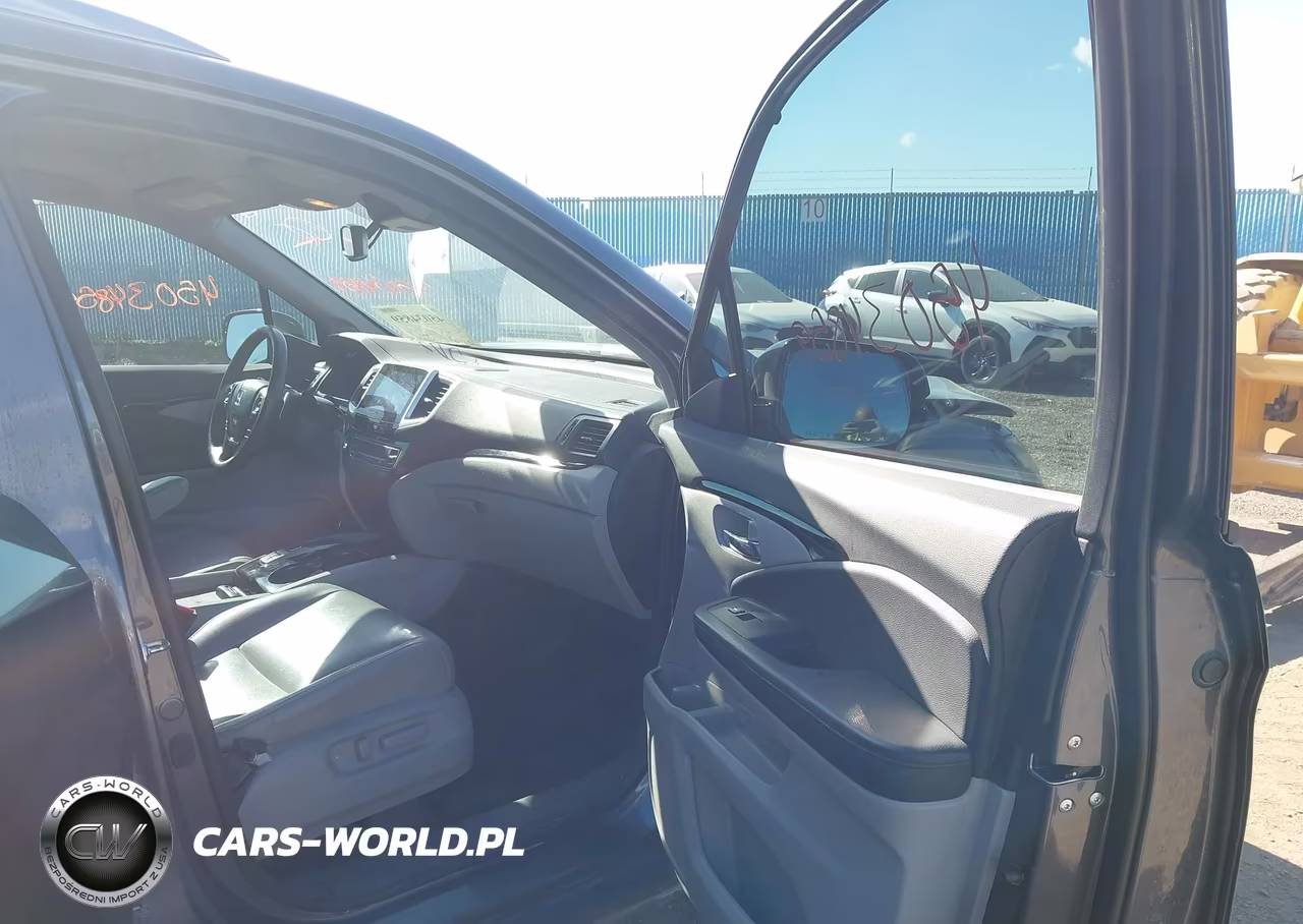 2017 Honda Pilot Touring VIN:5FNYF6H91HB022500 - 5