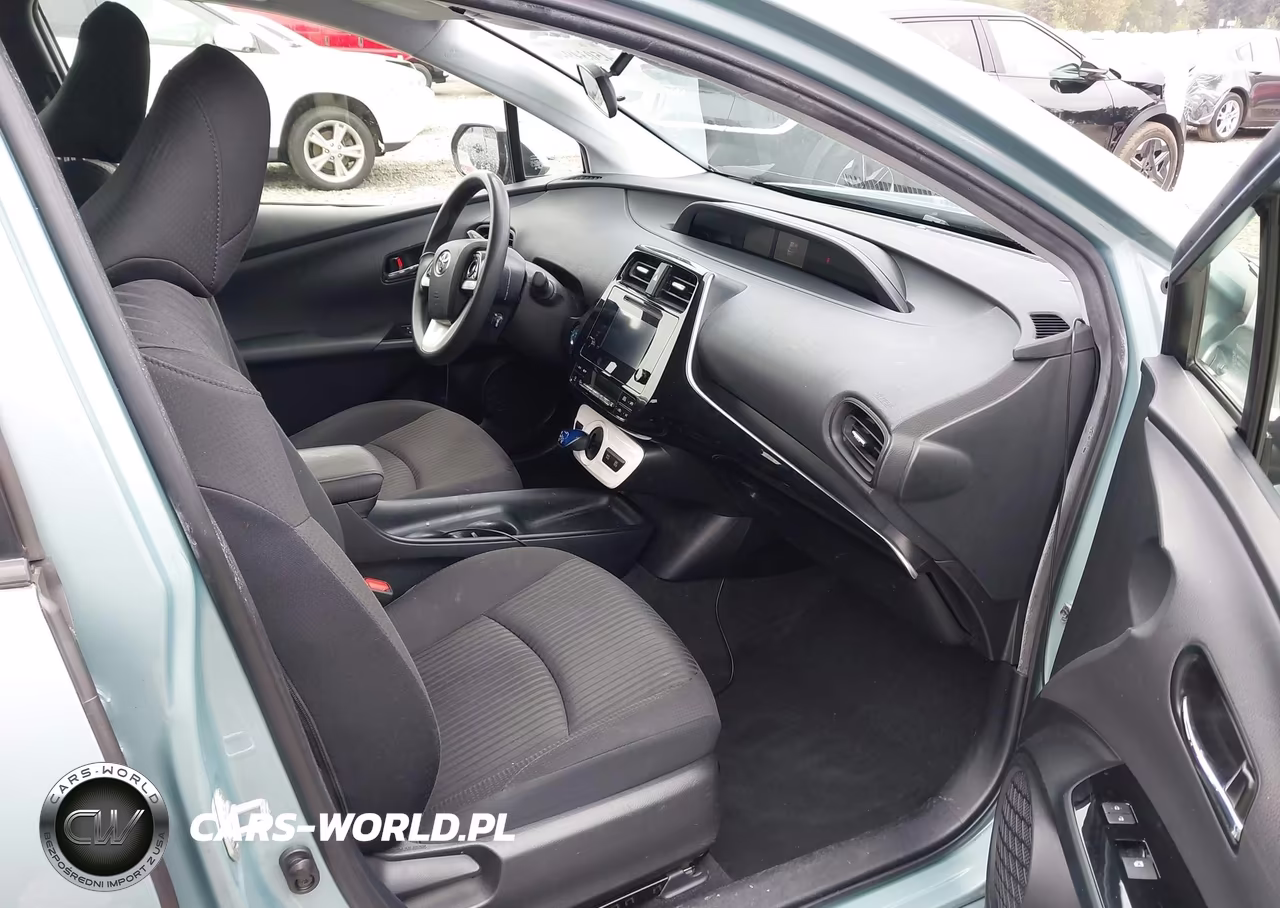 2018 Toyota Prius Two VIN:JTDKBRFU0J3064721 - 17