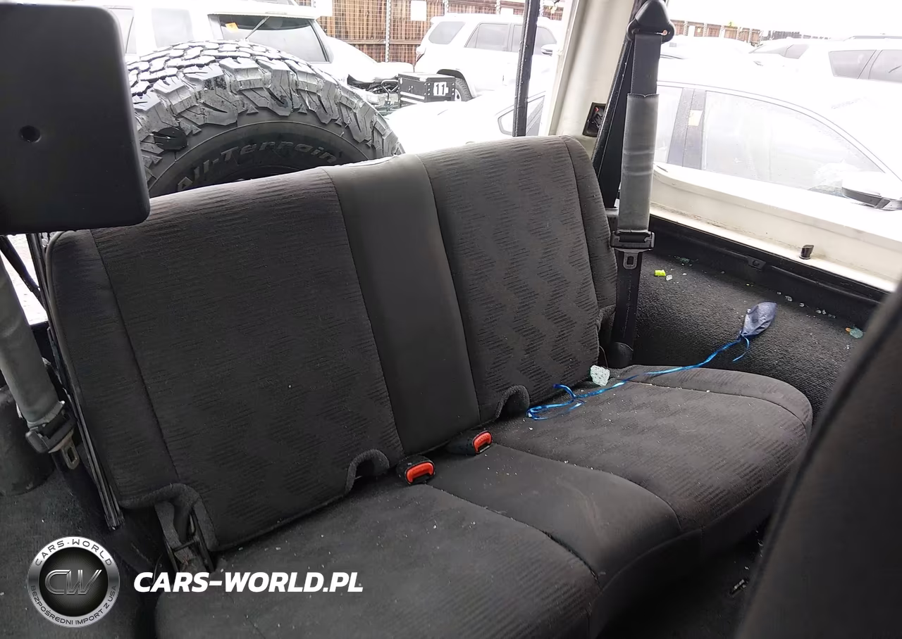 2005 Jeep Wrangler Sport VIN:1J4FA49S75P370678 - 8
