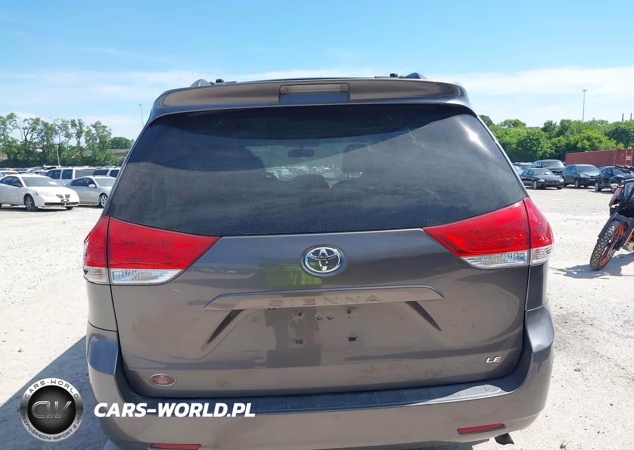 2014 Toyota Sienna Le V6 8 Passenger VIN:5TDKK3DC3ES447158 - 17