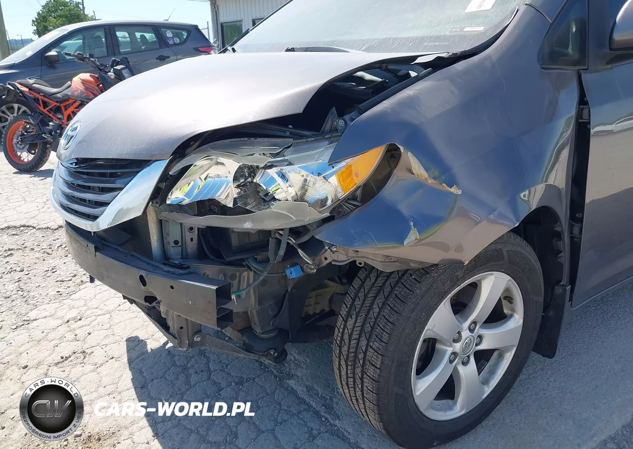 2014 Toyota Sienna Le V6 8 Passenger VIN:5TDKK3DC3ES447158 - 6