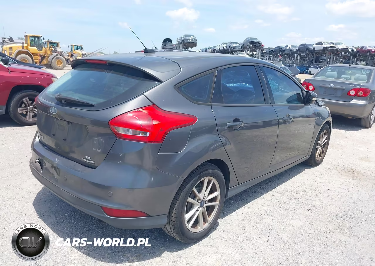 2015 Ford Focus Se VIN:1FADP3K21FL209256 - 4