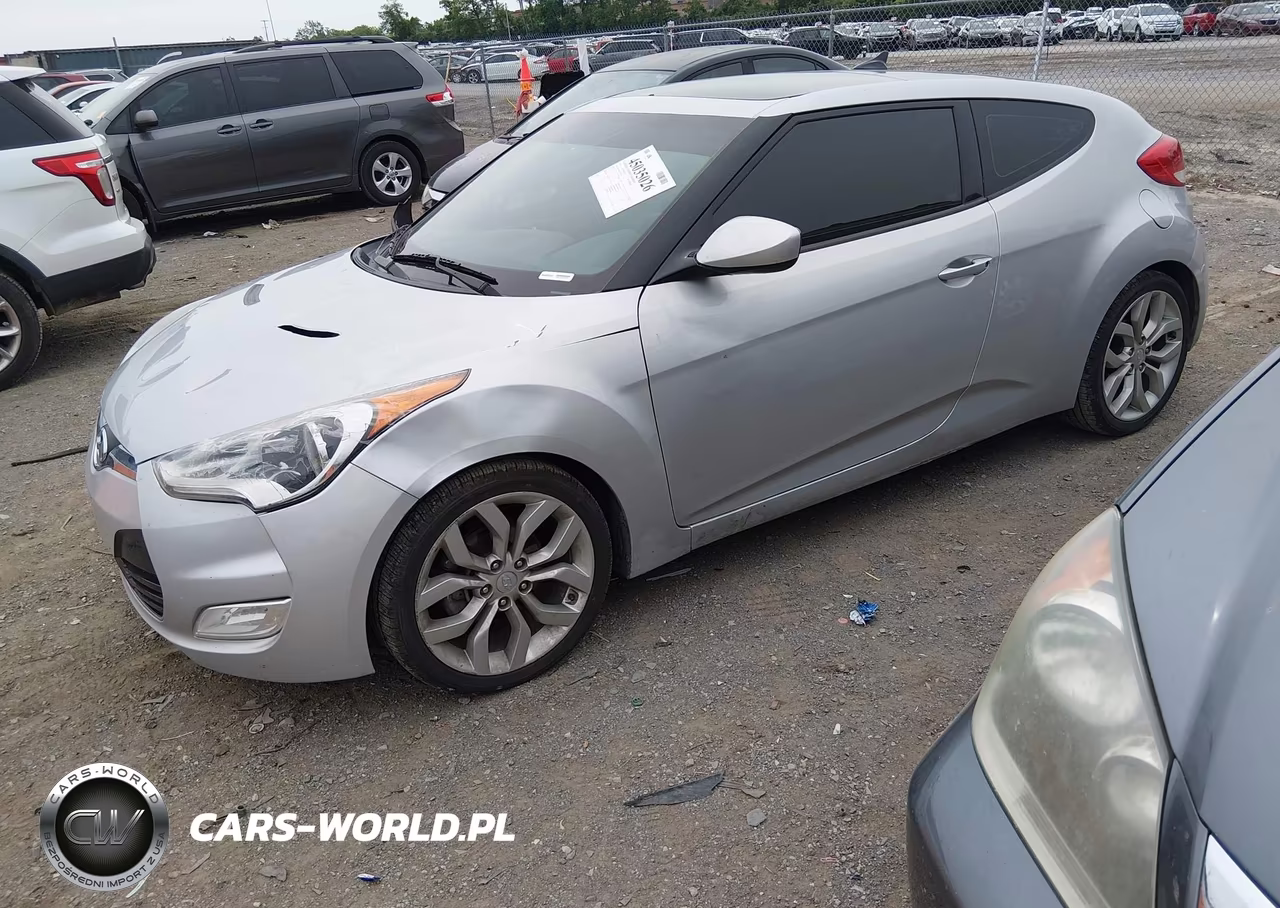 2015 Hyundai Veloster VIN:KMHTC6ADXFU243952 - 2