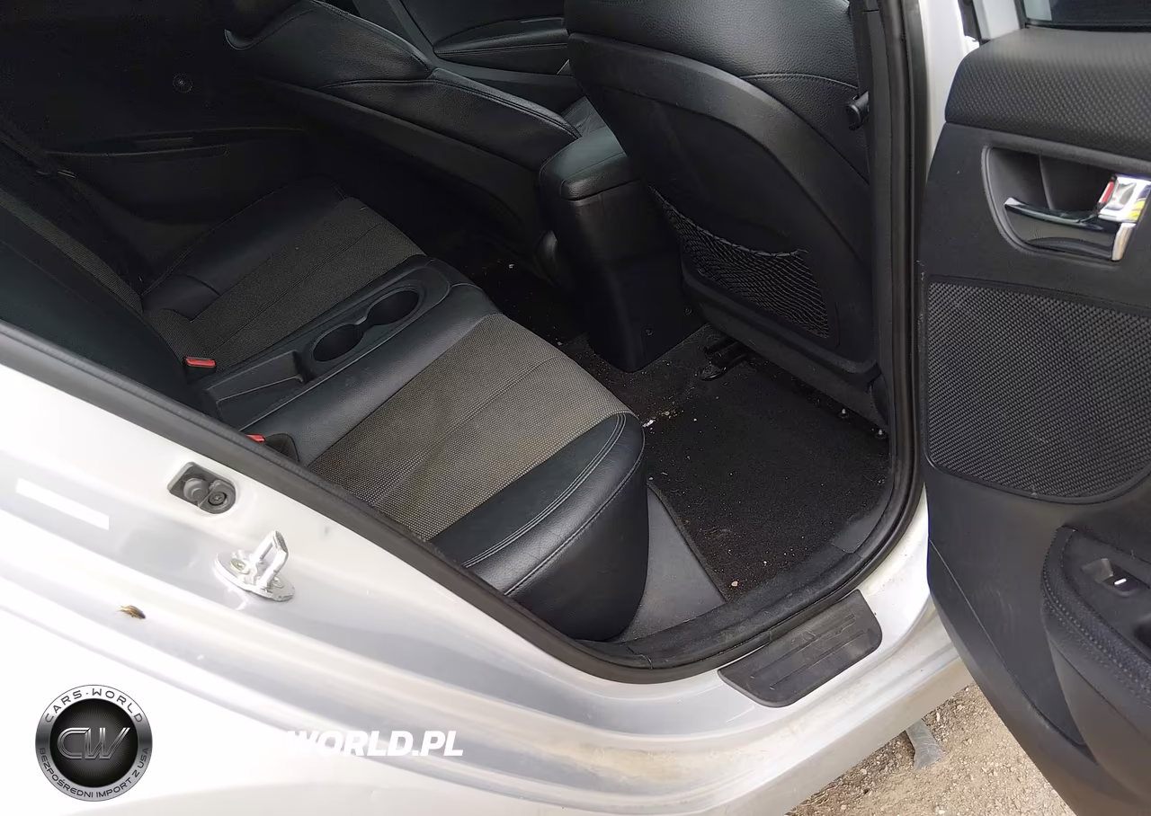 2015 Hyundai Veloster VIN:KMHTC6ADXFU243952 - 8