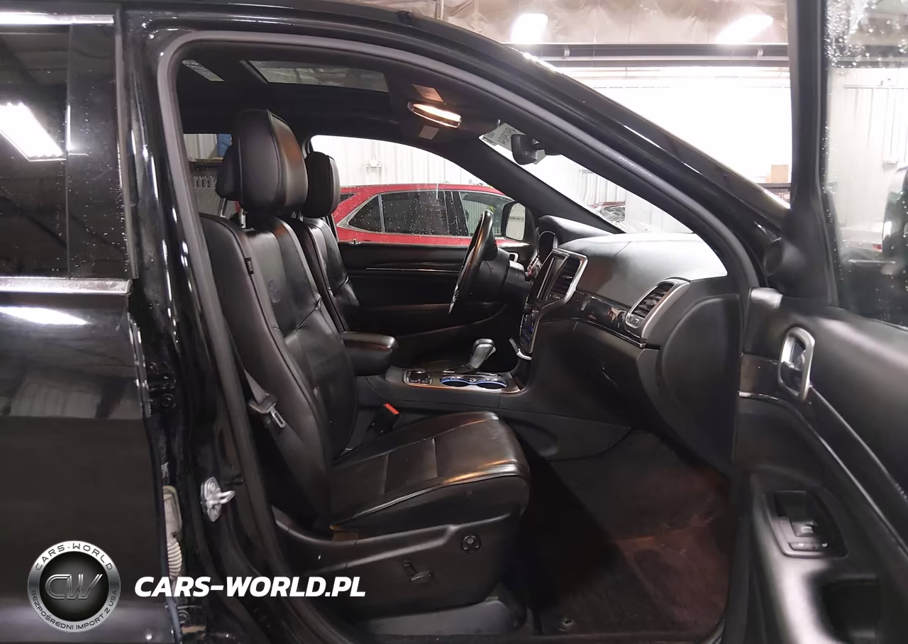 2018 Jeep Grand Cherokee Overland 4X4 VIN:1C4RJFCG7JC458280 - 5