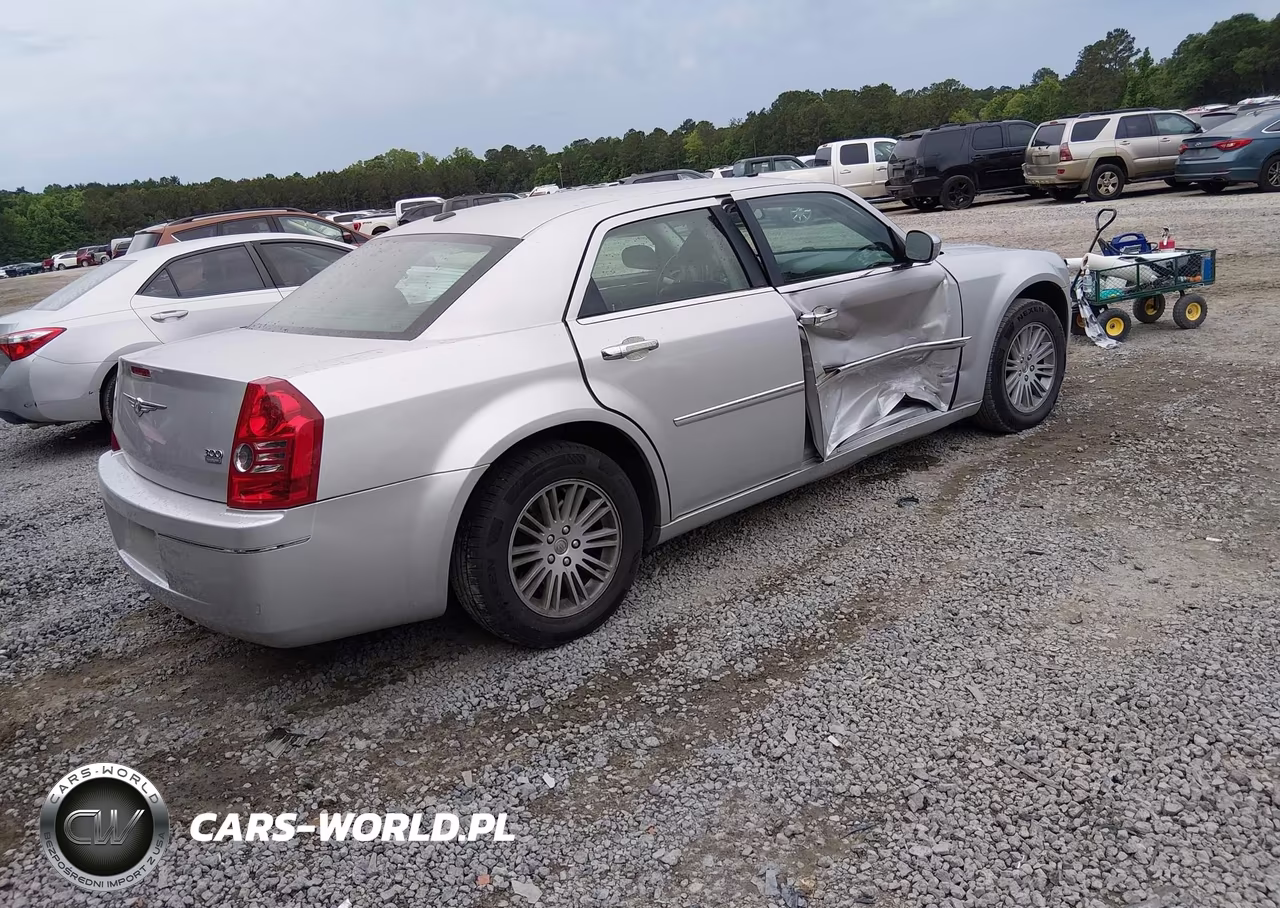 2010 Chrysler 300 Touring-Signature Series-Executive Series VIN:2C3CA5CV9AH195841 - 4