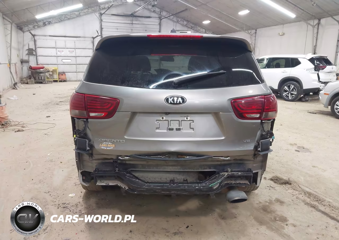 2019 Kia Sorento 3.3L Lx VIN:5XYPGDA59KG480192 - 17