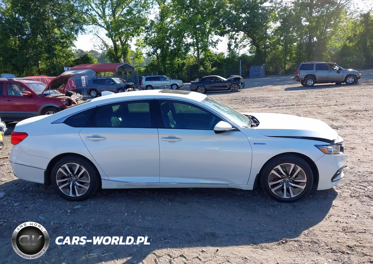 2018 Honda Accord Hybrid Touring VIN:1HGCV3F91JA016937 - 13