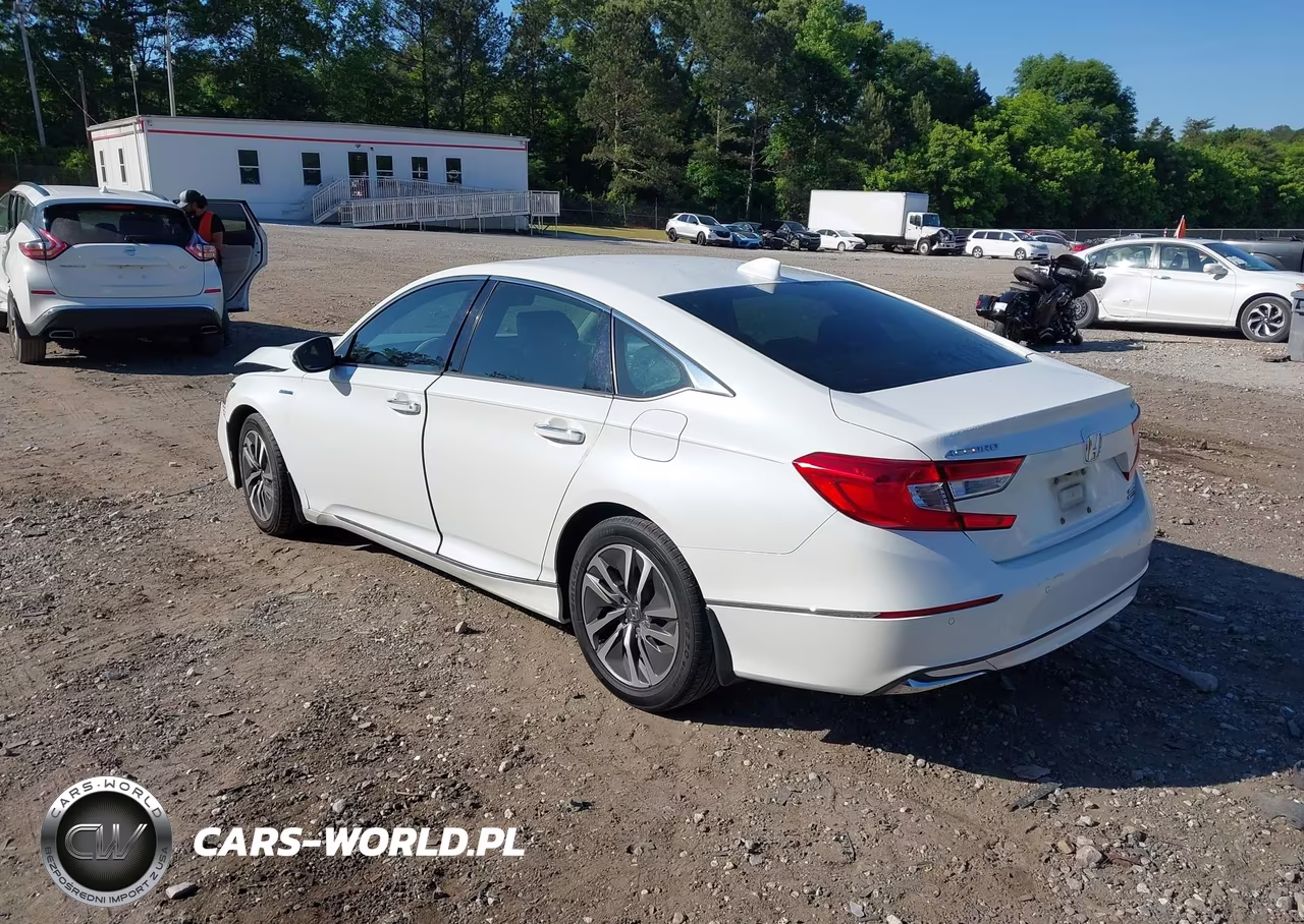 2018 Honda Accord Hybrid Touring VIN:1HGCV3F91JA016937 - 3