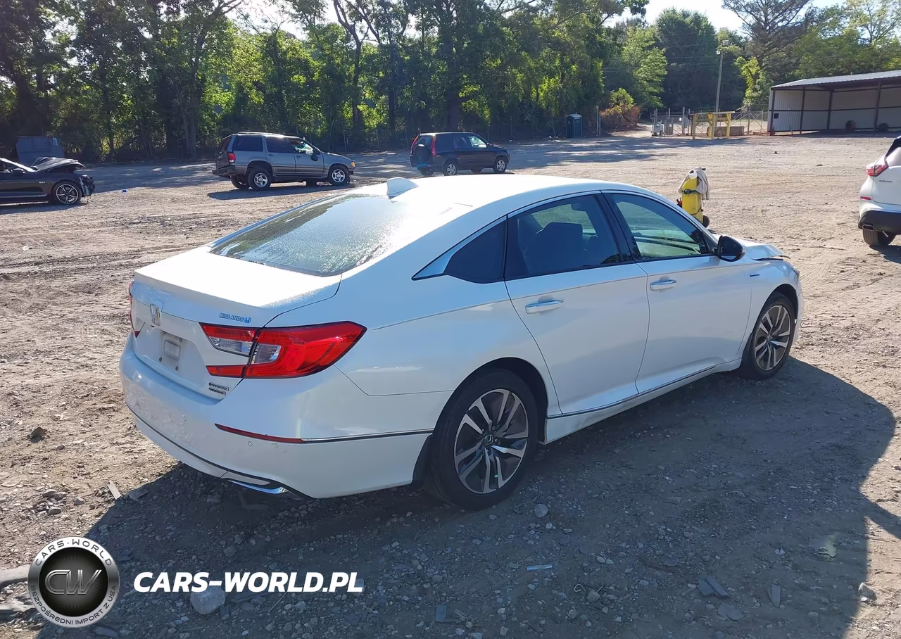 2018 Honda Accord Hybrid Touring VIN:1HGCV3F91JA016937 - 4