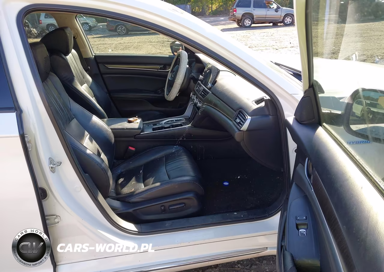 2018 Honda Accord Hybrid Touring VIN:1HGCV3F91JA016937 - 5