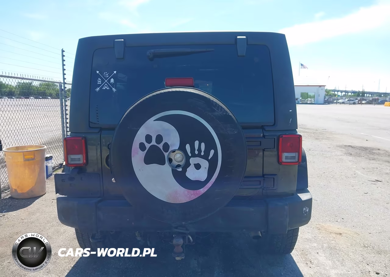 2015 Jeep Wrangler Unlimited Sport VIN:1C4BJWDG1FL762017 - 16