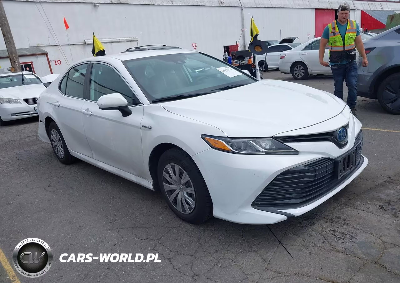 2020 Toyota Camry Le Hybrid – zdjęcie 1 z 16