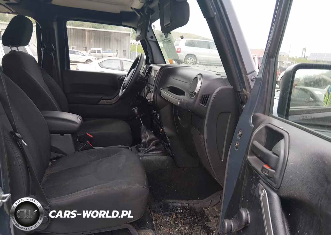 2017 Jeep Wrangler Unlimited Sport 4X4 VIN:1C4BJWDG9HL713733 - 5