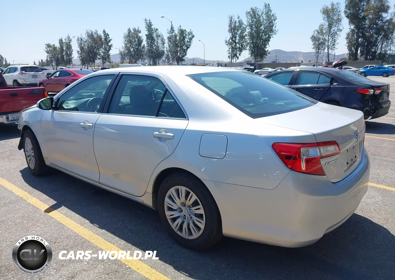 2014 Toyota Camry Le VIN:4T1BF1FK4EU770655 - 3
