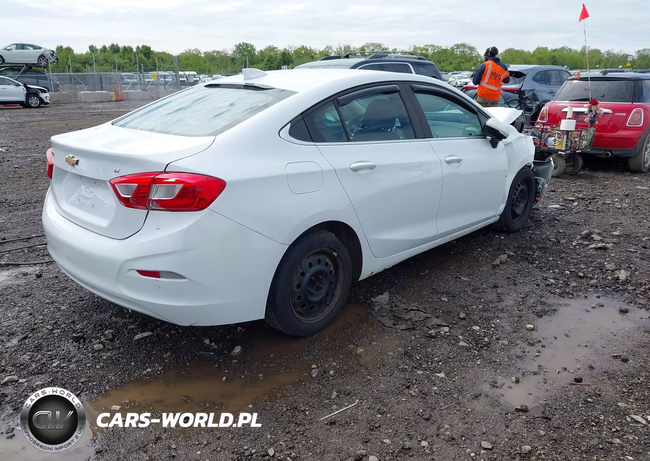 CHEVROLET CRUZE VIN:1G1BE5SM0H7100327 - 4