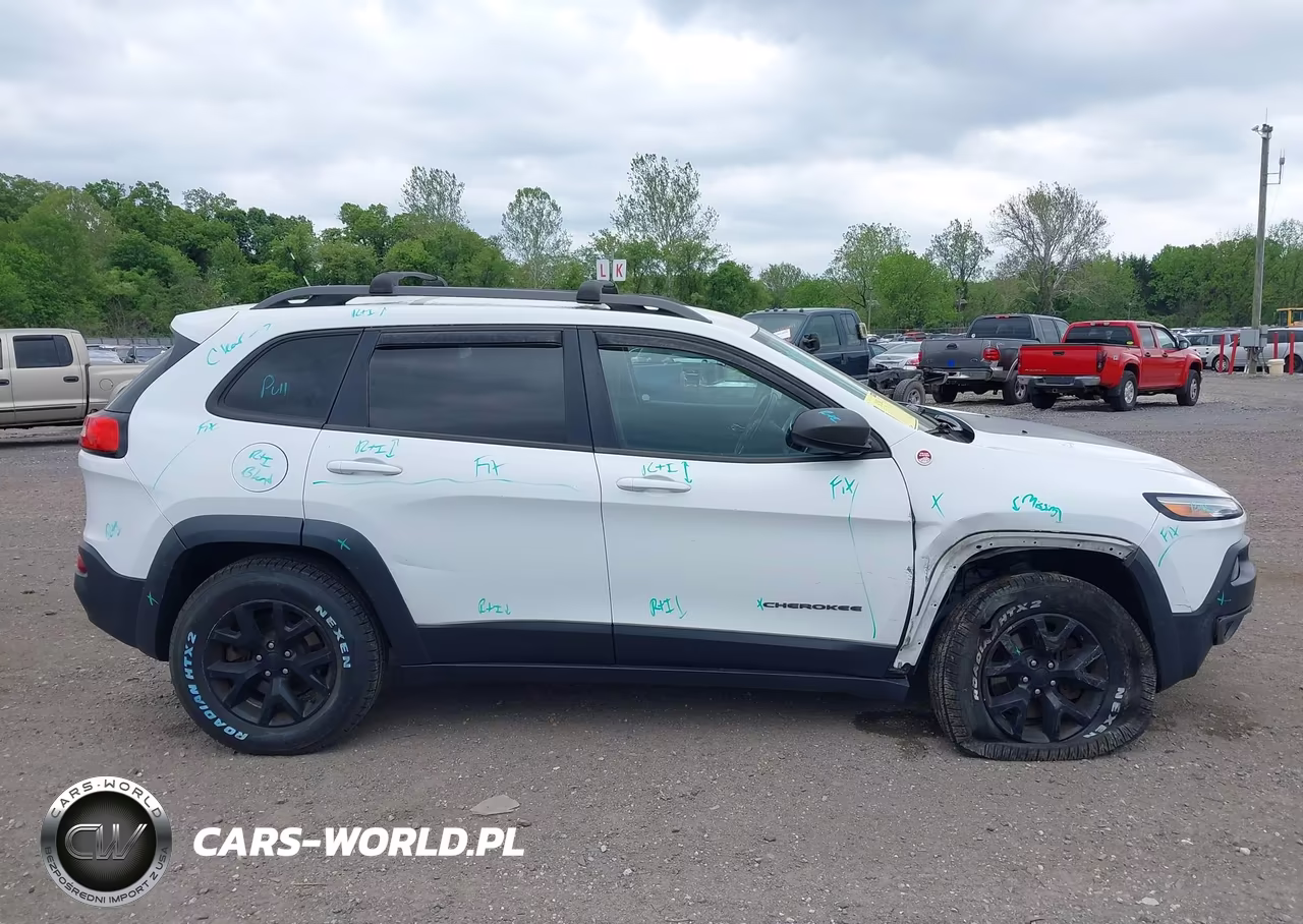 2015 Jeep Cherokee Trailhawk VIN:1C4PJMBB4FW667080 - 14