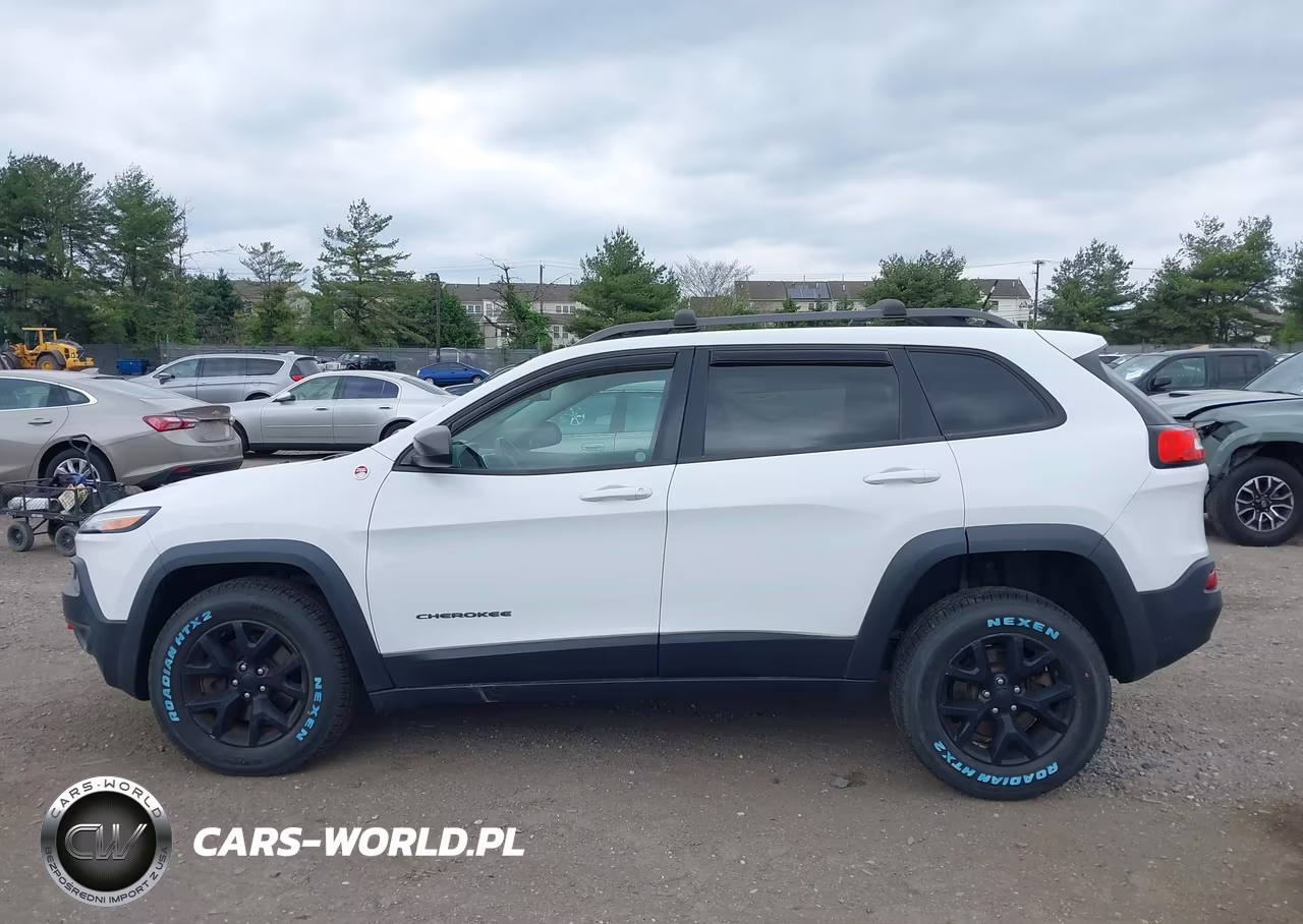 2015 Jeep Cherokee Trailhawk VIN:1C4PJMBB4FW667080 - 15