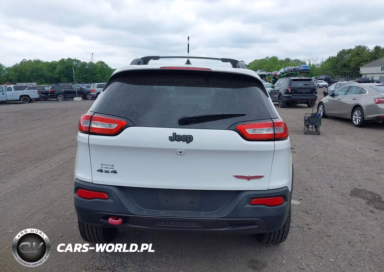 2015 Jeep Cherokee Trailhawk VIN:1C4PJMBB4FW667080 - 17