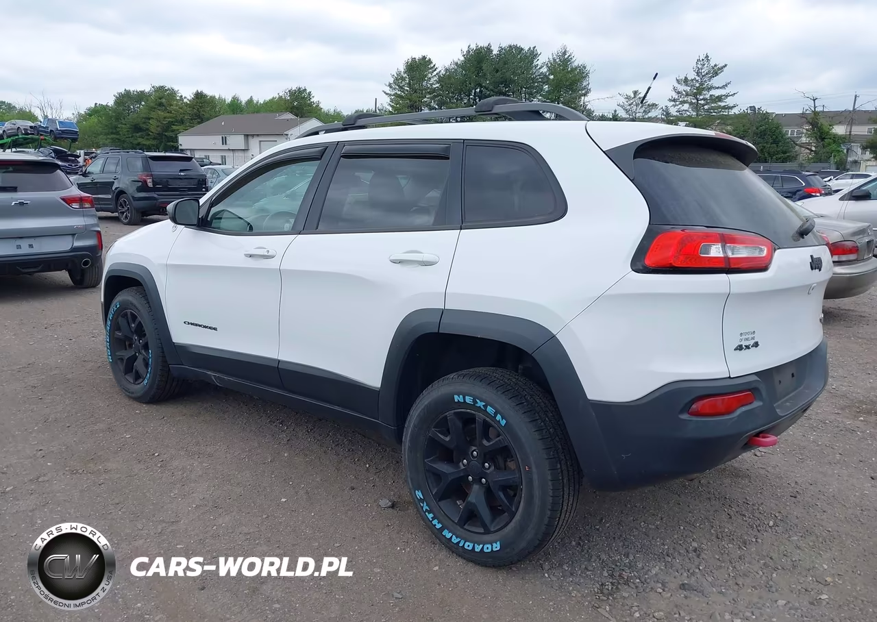 2015 Jeep Cherokee Trailhawk VIN:1C4PJMBB4FW667080 - 3