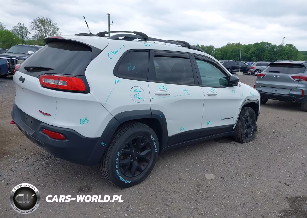2015 Jeep Cherokee Trailhawk VIN:1C4PJMBB4FW667080 - 4